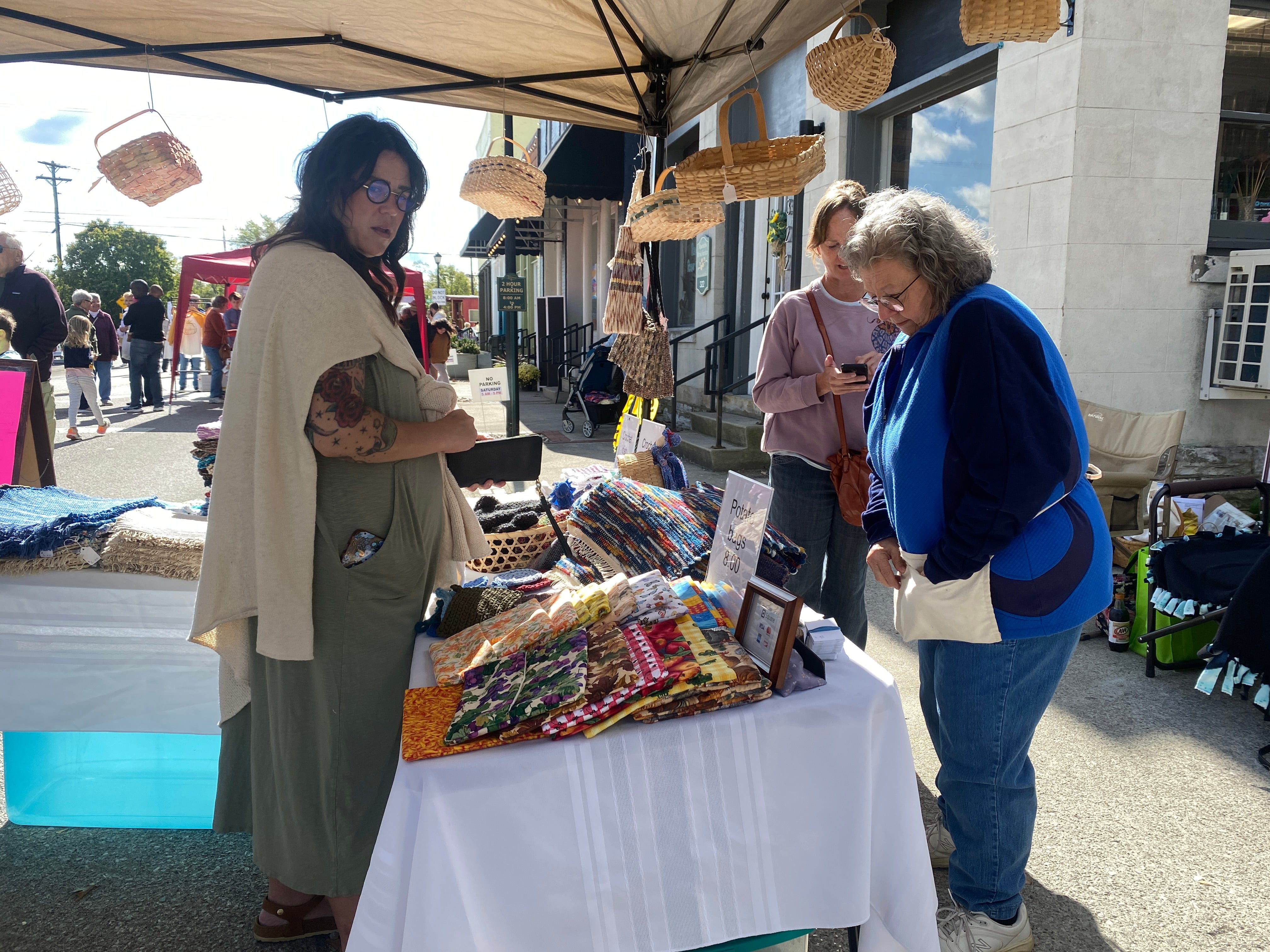 Arts and craft festival draws a crowd to downtown Wilmore Jessamine